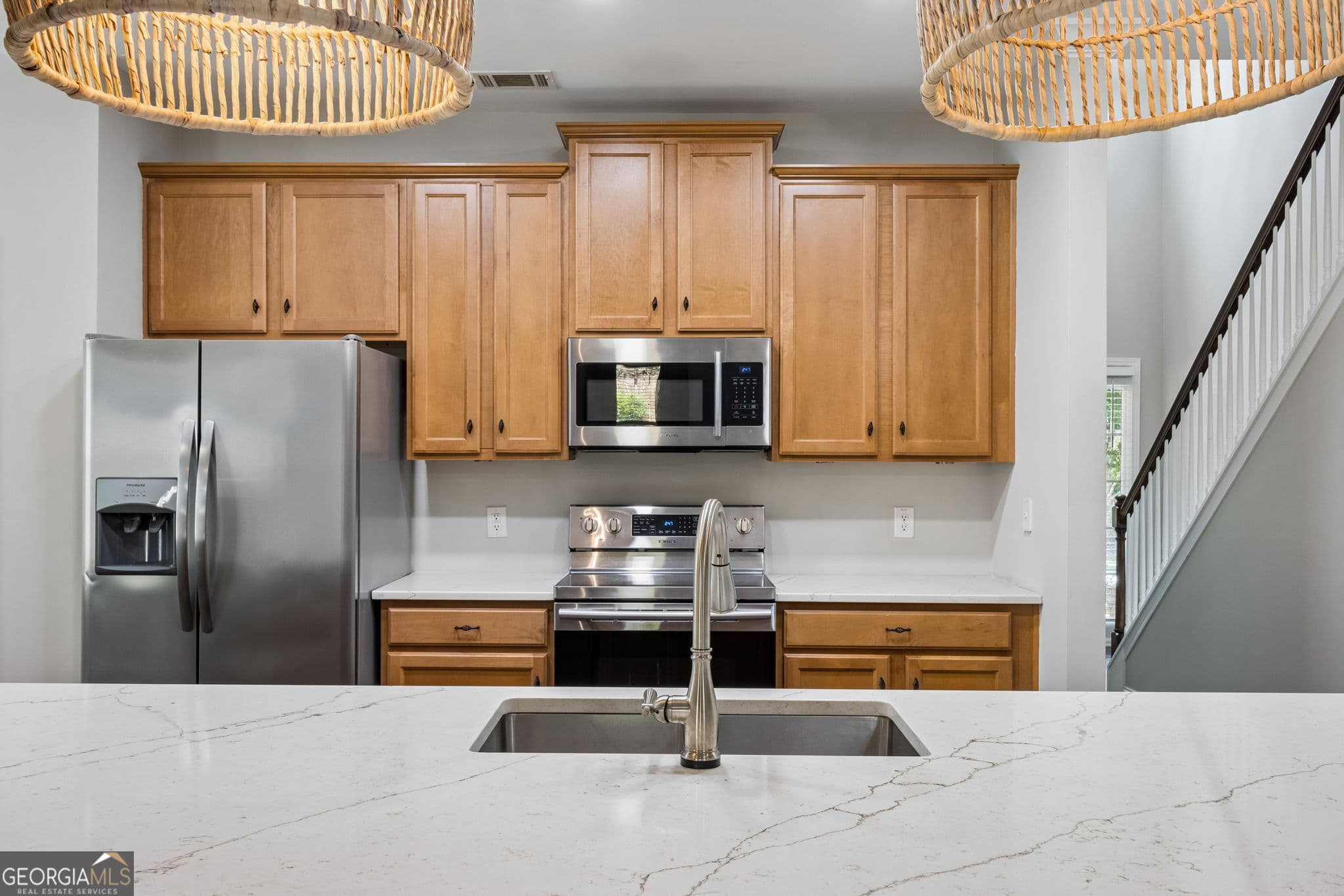 3 bedroom, 2.5 bathroom, 2,072 sq ft single family residence for sale at 7051 Silk Tree Pointe, Braselton, GA 30517 — photo 10