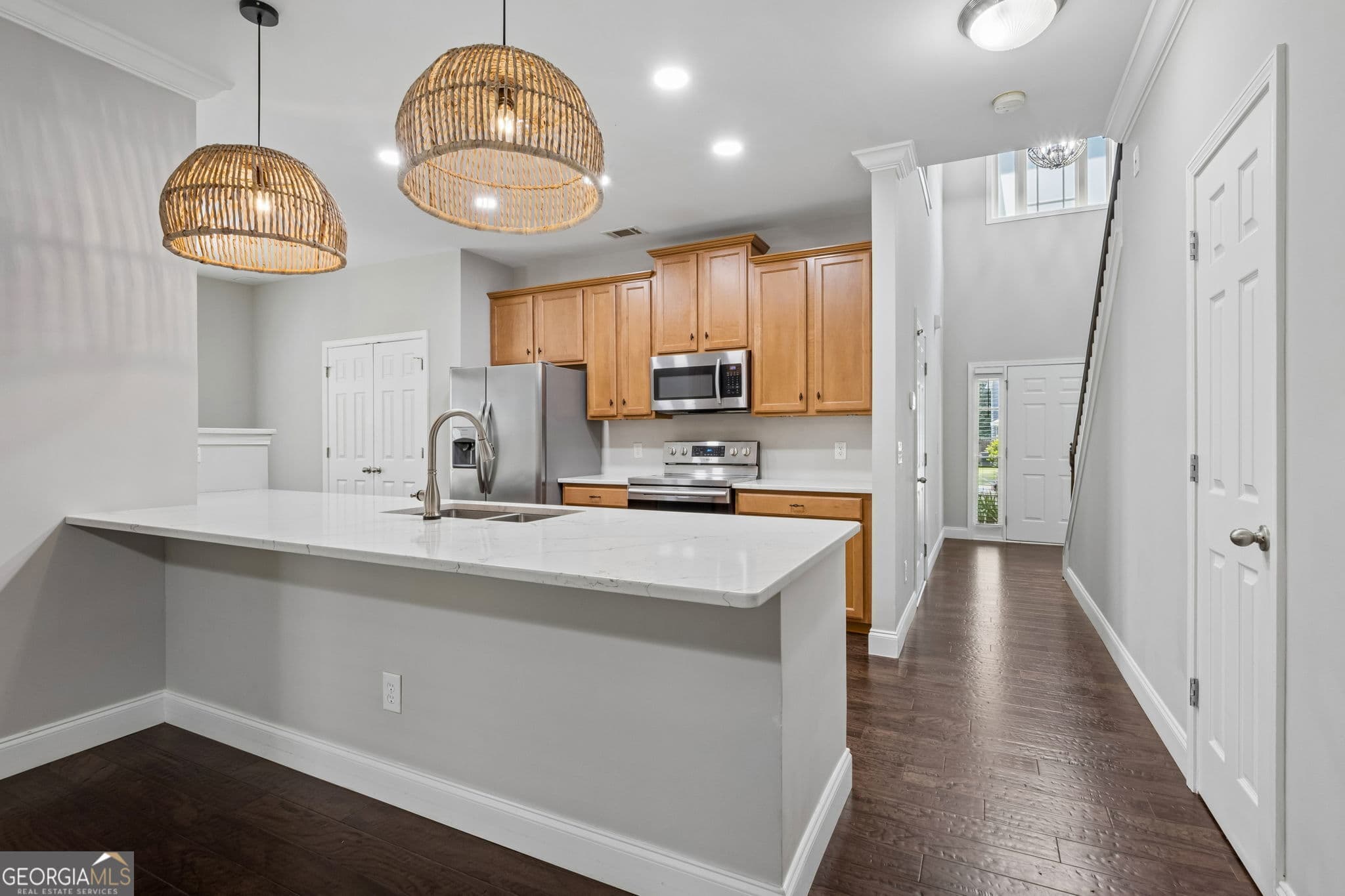 3 bedroom, 2.5 bathroom, 2,072 sq ft single family residence for sale at 7051 Silk Tree Pointe, Braselton, GA 30517 — photo 8