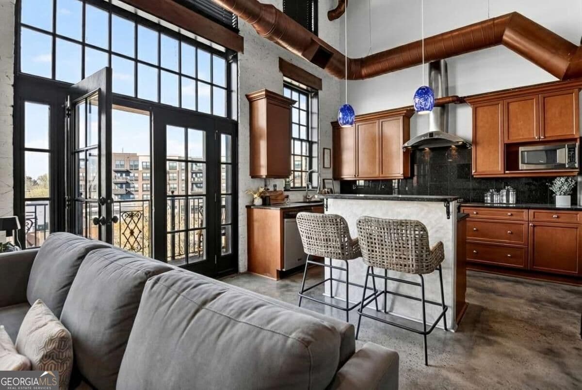 2 bedroom, 2 bathroom, 1,223 sq ft loft,single family residence for sale at 5434 Peachtree Road 117, Atlanta, GA 30341 — photo 4
