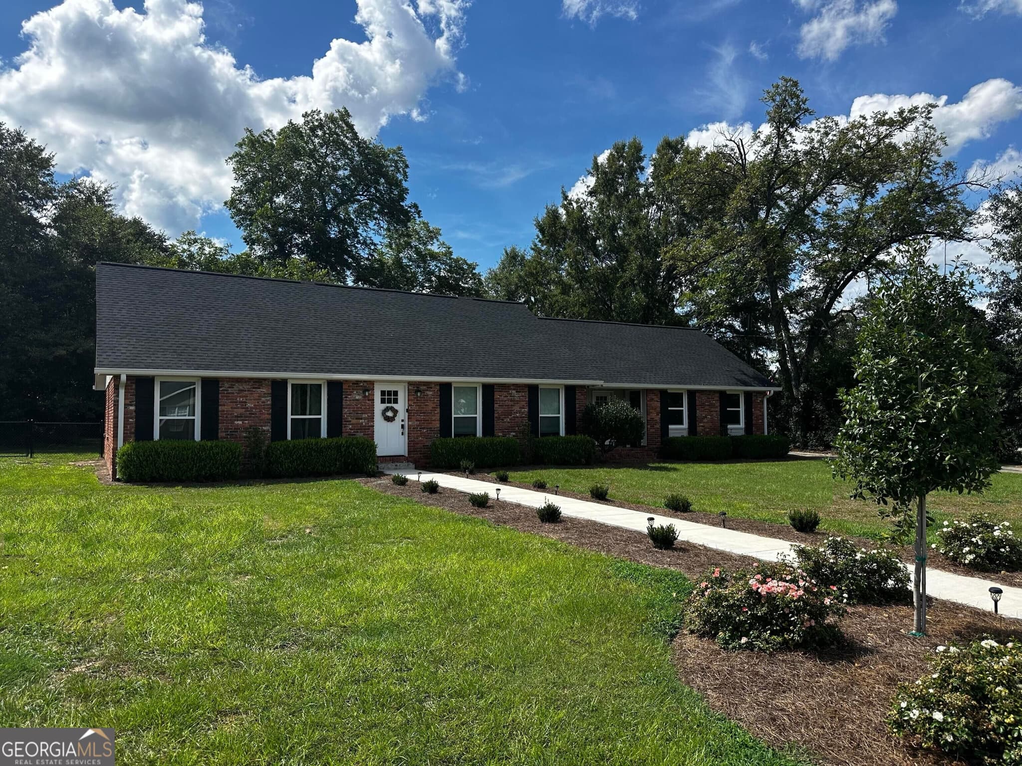4 bedroom, 3 bathroom, 2,382 sq ft single family residence sold at 304 Woodridge Road, Dublin, GA 31021