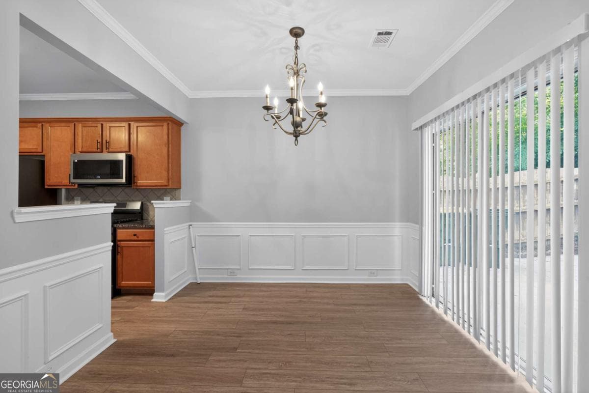 4 bedroom, 2.5 bathroom, 1,956 sq ft single family residence for sale at 5750 Crestwick Way, Cumming, GA 30040 — photo 7