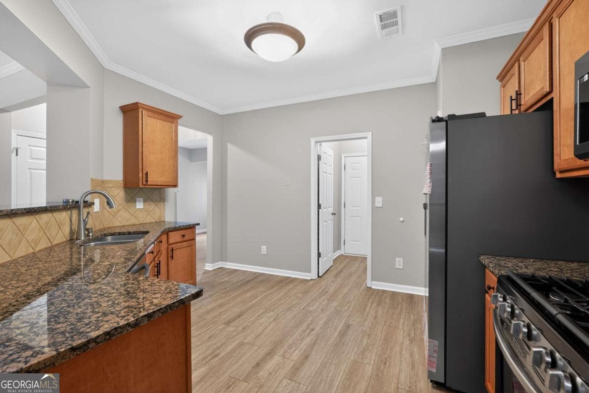 4 bedroom, 2.5 bathroom, 1,956 sq ft single family residence for sale at 5750 Crestwick Way, Cumming, GA 30040 — photo 9