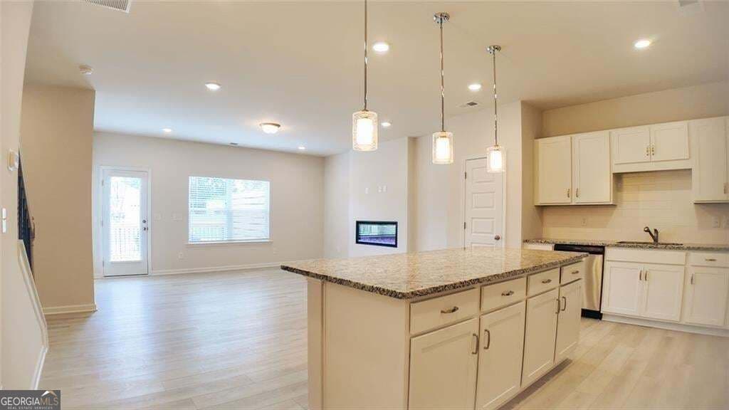 3 bedroom, 2.5 bathroom, 1,912 sq ft townhouse for sale at 44 Jacobs Farm Lane 20, Lawrenceville, GA 30045 — photo 3