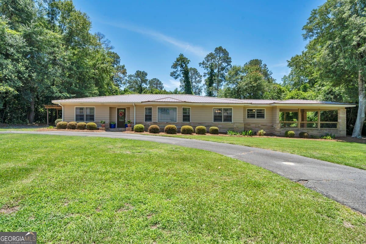 4 bedroom, 2 bathroom, 2,211 sq ft single family residence sold at 1010 E 22nd Avenue, Cordele, GA 31015