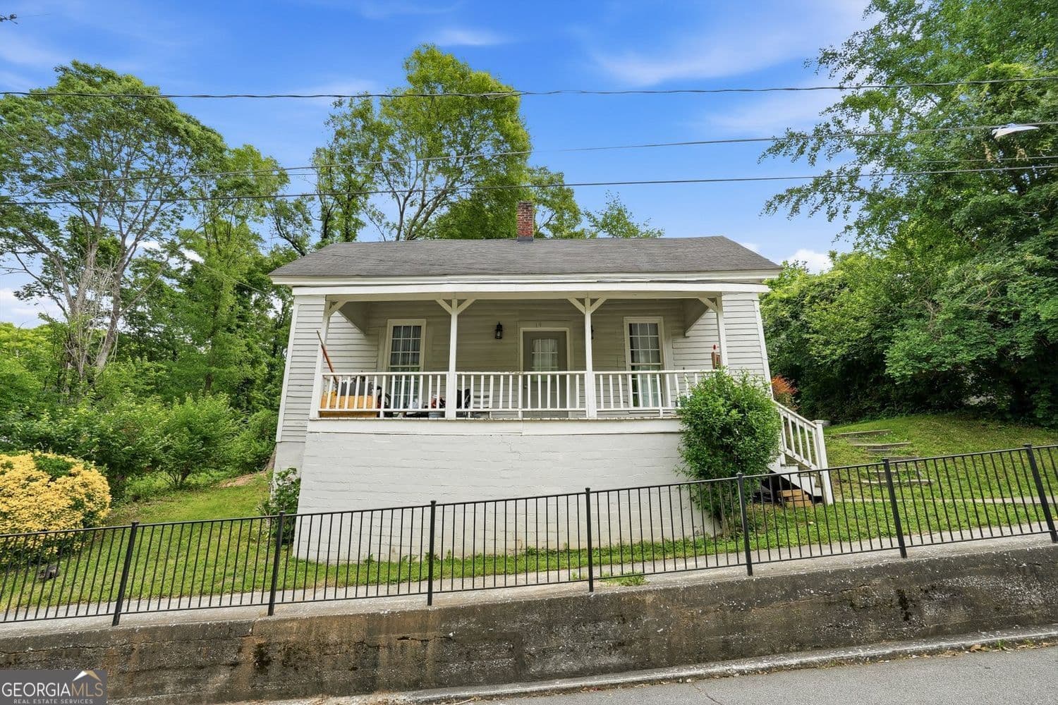 3 bedroom, 1 bathroom, 1,024 sq ft single family residence sold at 19 Riverdale Circle, Canton, GA 30114