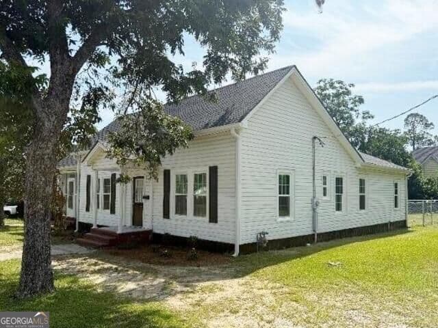 3 bedroom, 1.5 bathroom, 1,716 sq ft single family residence for sale at 411 W Pine Street, Swainsboro, GA 30401 — photo 2