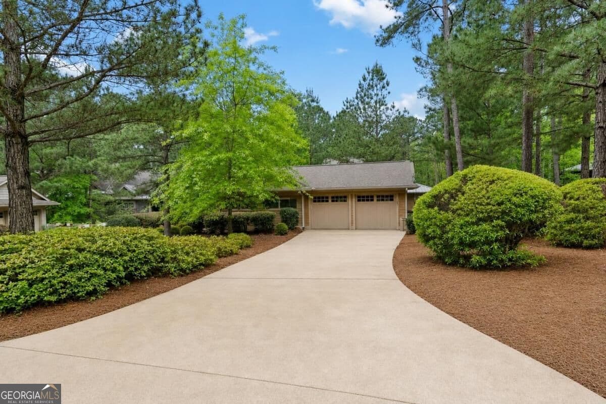 3 bedroom, 3.5 bathroom, 3,050 sq ft single family residence for sale at 1081 Regency Drive, Greensboro, GA 30642 — photo 3