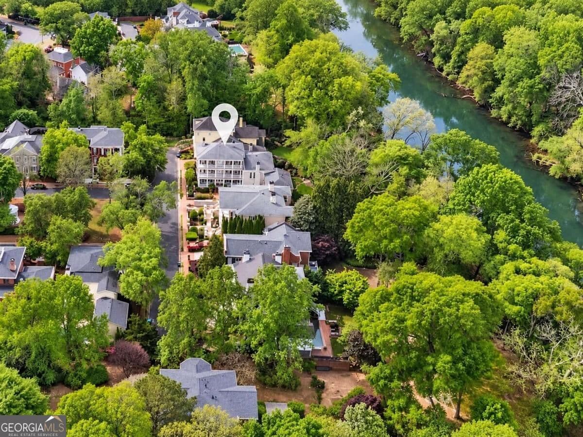 6 bedroom, 6 bathroom, 6,942 sq ft single family residence for sale at 3931 The Battery, Duluth, GA 30096 — photo 6