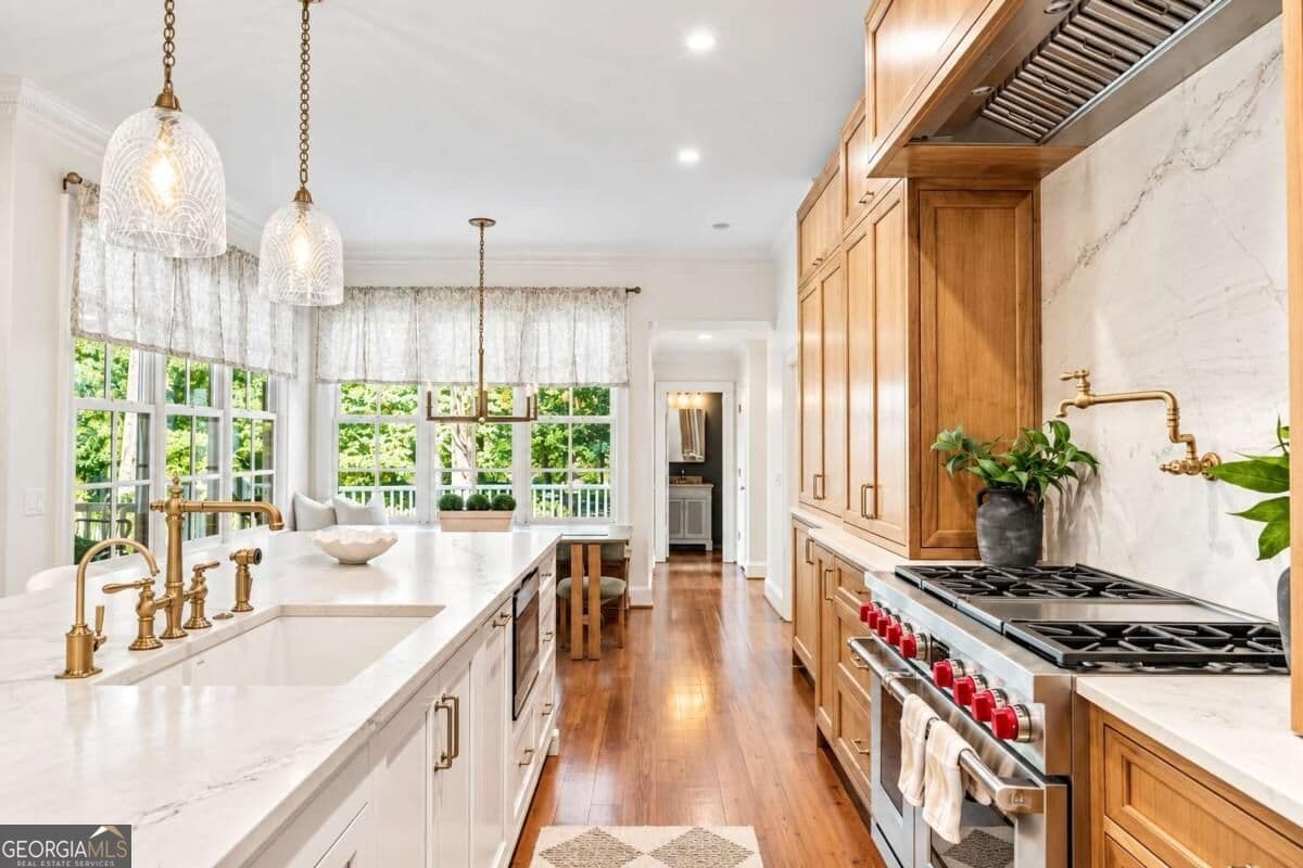 6 bedroom, 6 bathroom, 6,942 sq ft single family residence for sale at 3931 The Battery, Duluth, GA 30096 — photo 3