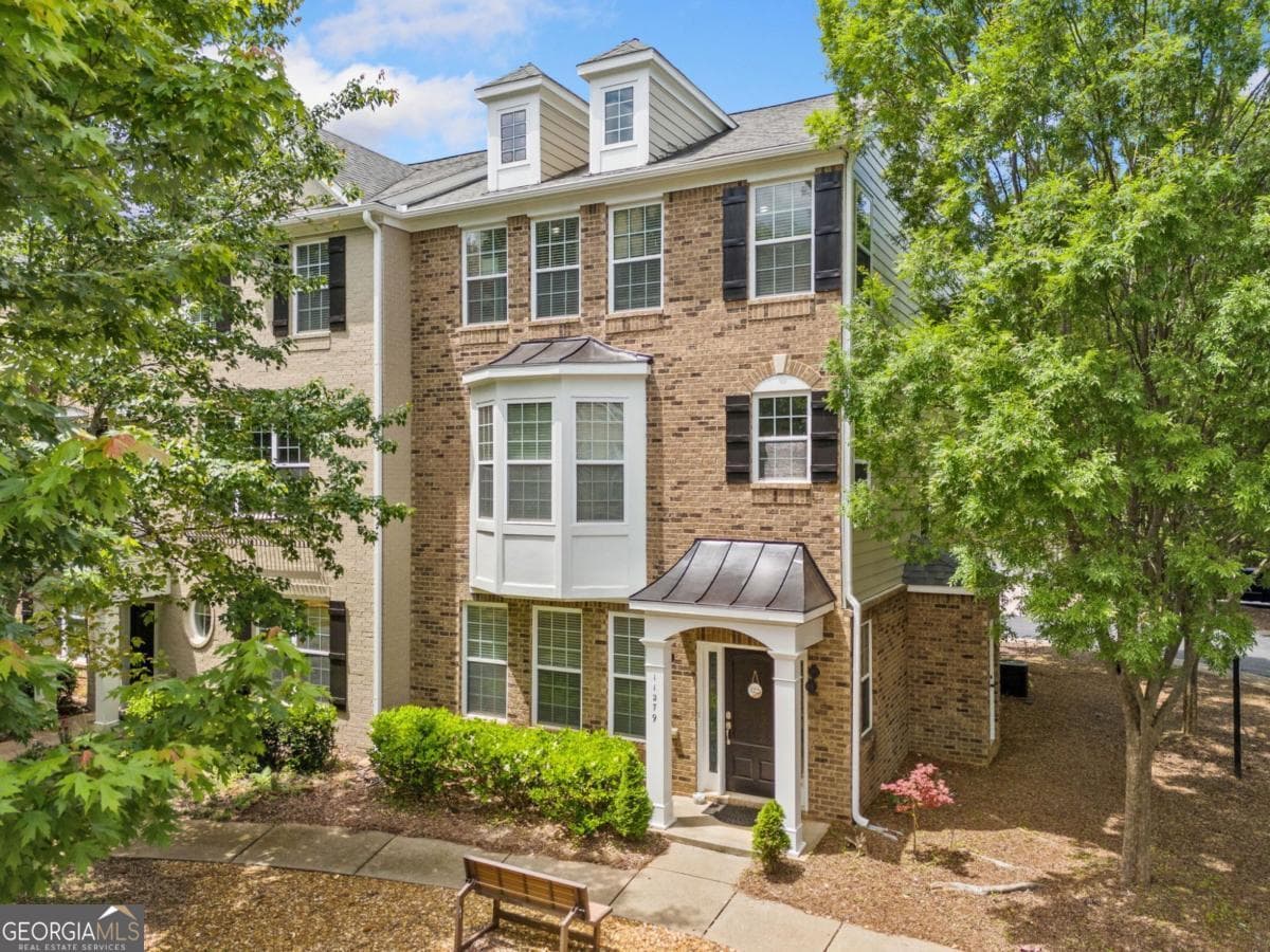 3 bedroom, 3.5 bathroom condominium for rent at 11279 Musette Circle, Alpharetta, GA 30009 for $3,000 a month — photo 1 of 22