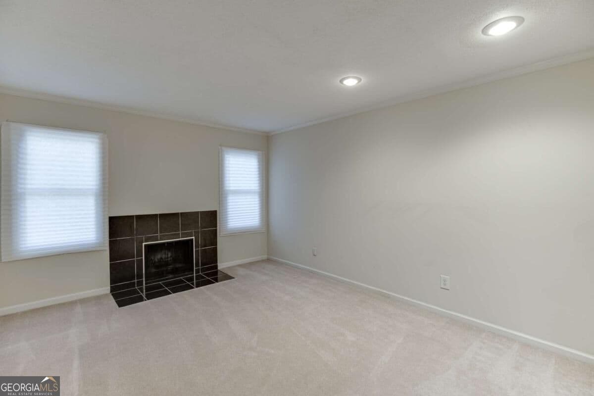 4 bedroom, 3.5 bathroom, 2,182 sq ft condominium for sale at 27 Willowick Drive, Lithonia, GA 30038 — photo 3