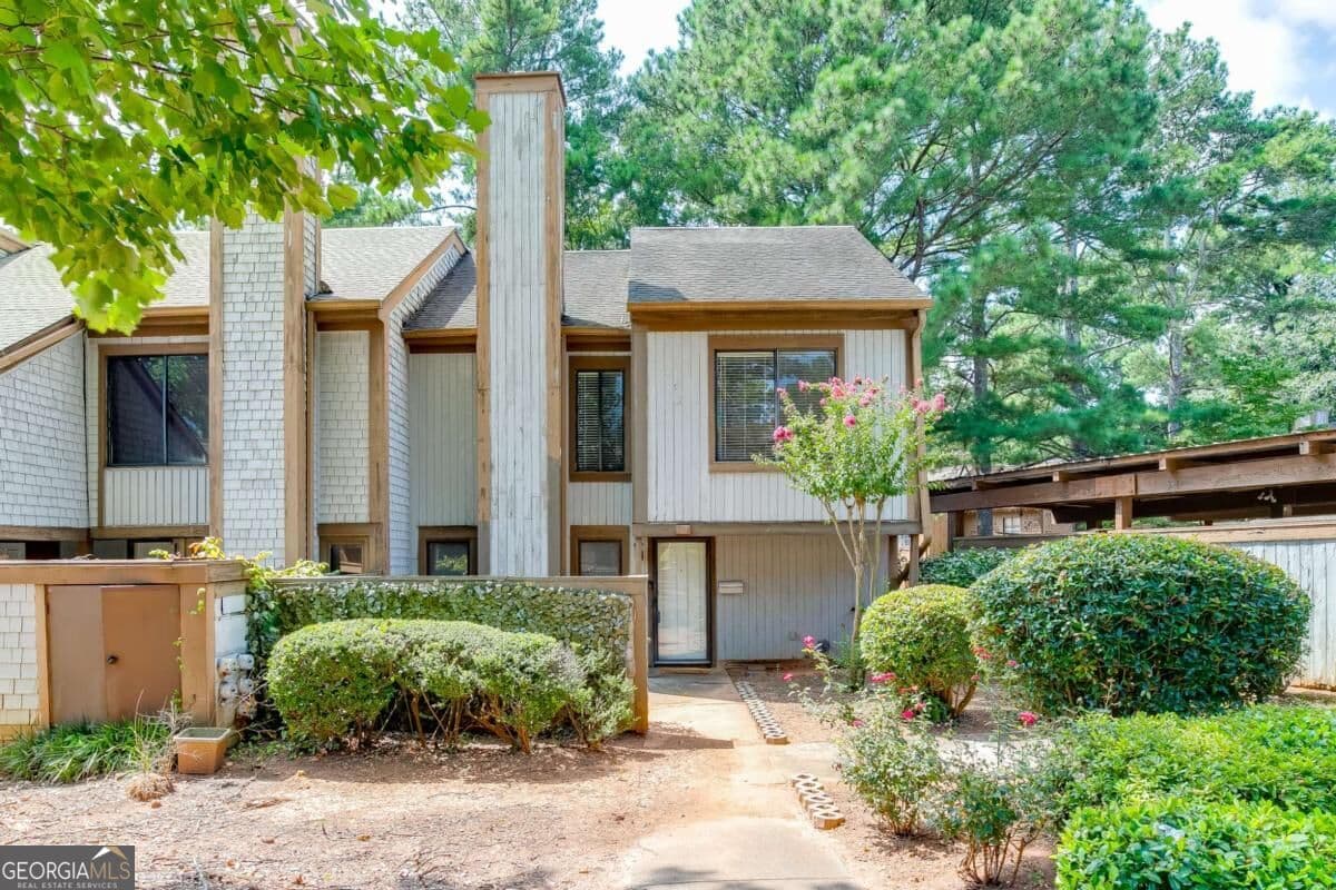 4 bedroom, 3.5 bathroom, 2,182 sq ft condominium for sale at 27 Willowick Drive, Lithonia, GA 30038