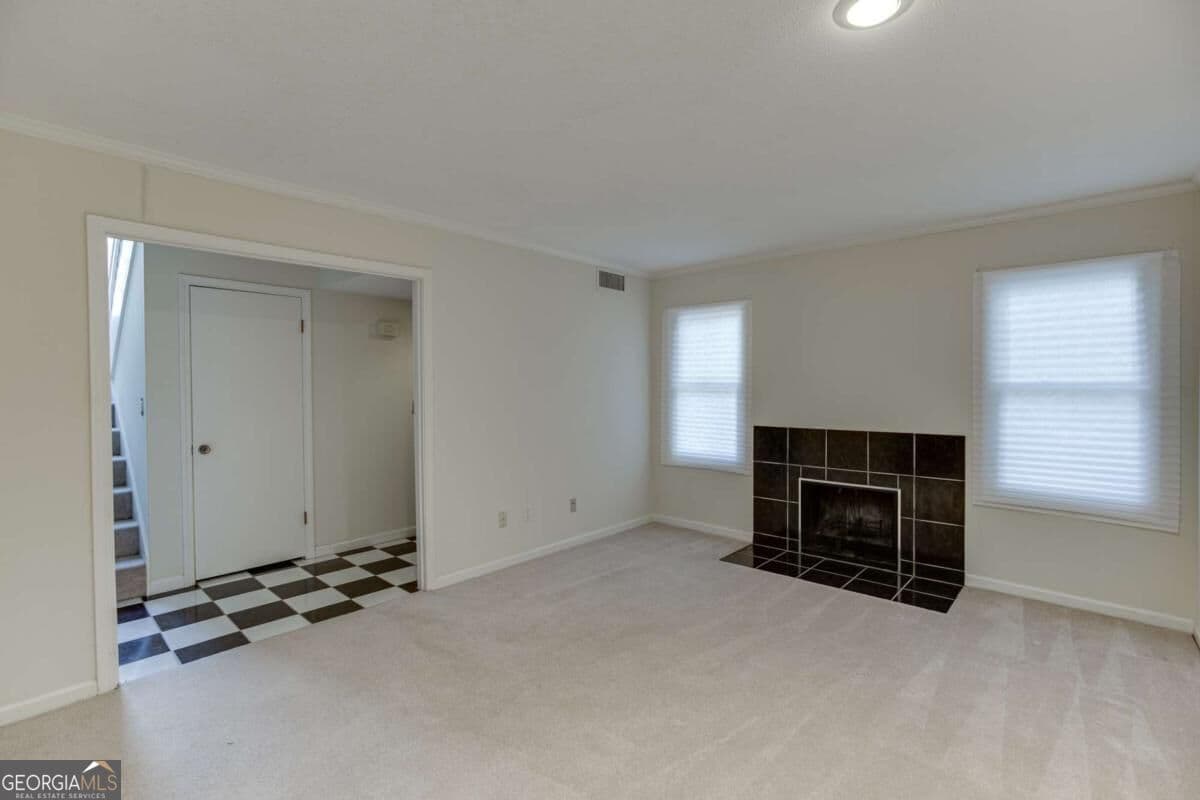 4 bedroom, 3.5 bathroom, 2,182 sq ft condominium for sale at 27 Willowick Drive, Lithonia, GA 30038 — photo 4