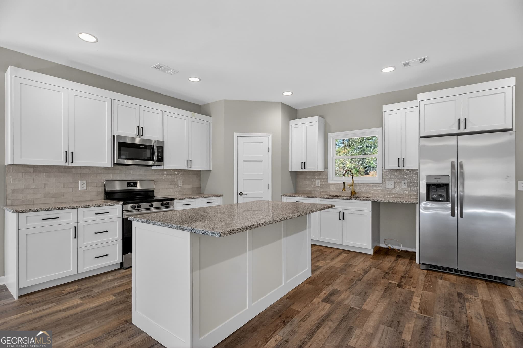 3 bedroom, 2.5 bathroom, 1,770 sq ft single family residence for sale at 3070 15th, Lanett, AL 36863 — photo 5
