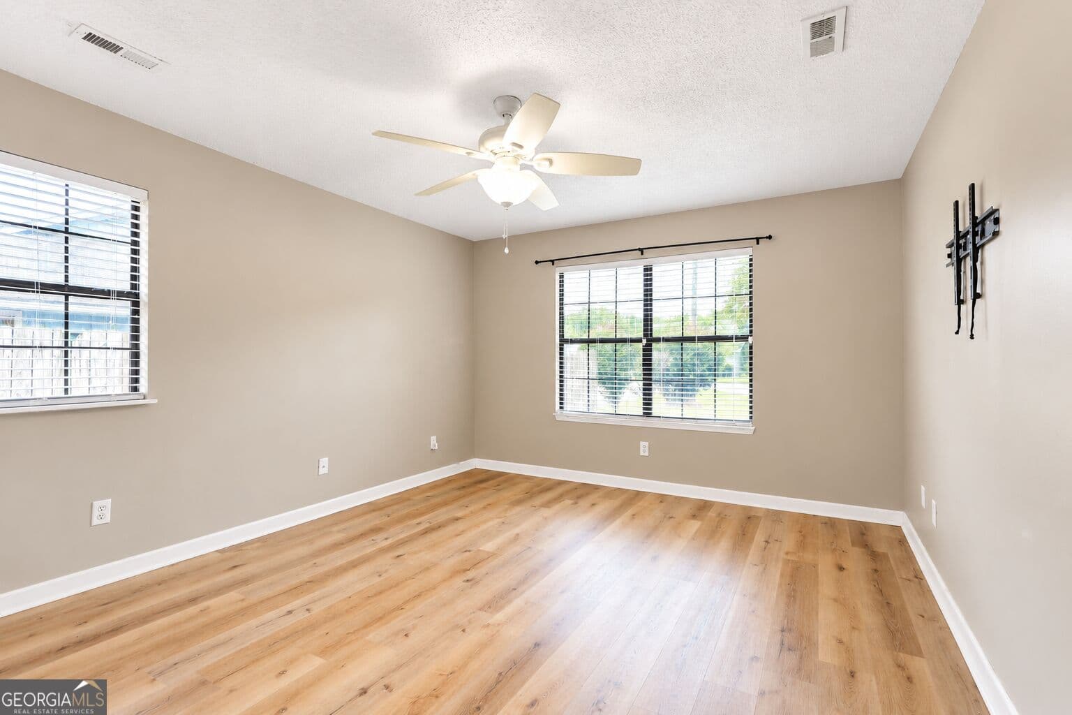3 bedroom, 2 bathroom, 1,380 sq ft single family residence for sale at 1334 Forest Lake Drive, Hinesville, GA 31313 — photo 9