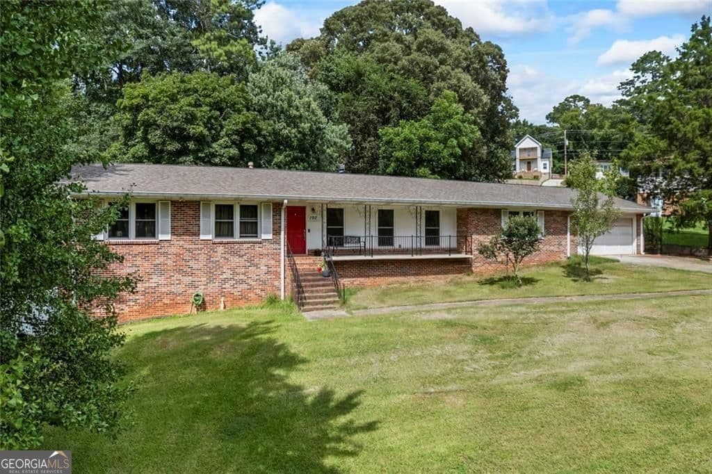 4 bedroom, 3 bathroom, 2,985 sq ft single family residence for sale at 150 Shawnee Drive, Athens, GA 30606 — photo 2