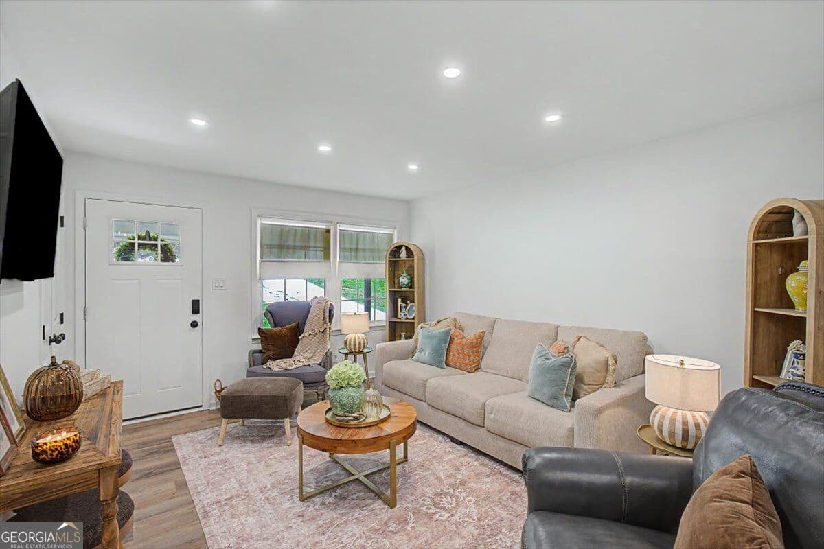 3 bedroom, 1 bathroom, 1,121 sq ft single family residence for sale at 492 Moran Lake Road, Rome, GA 30161 — photo 4