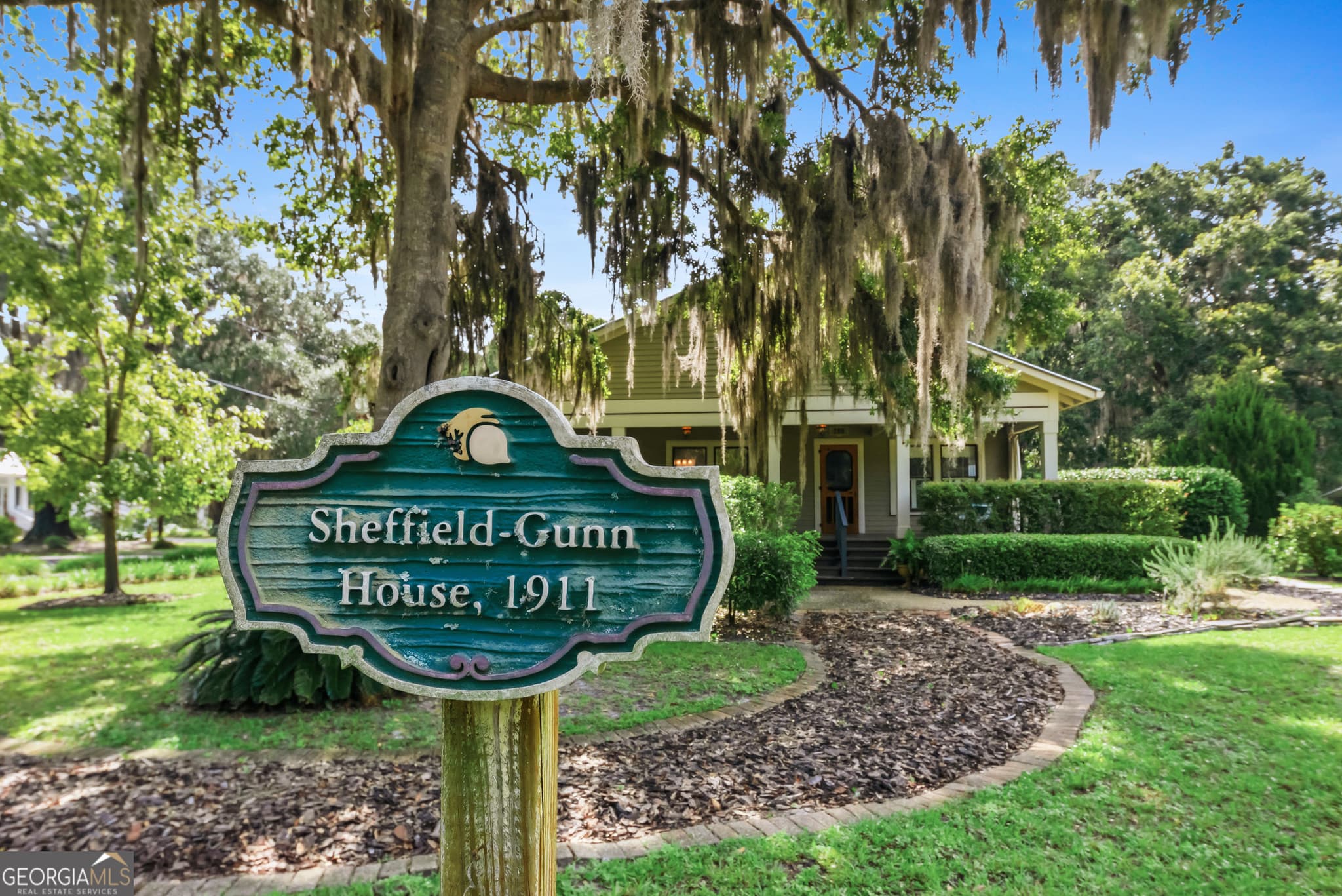 3 bedroom, 2 bathroom, 2,120 sq ft single family residence sold at 208 Bartlett Street, St. Marys, GA 31558
