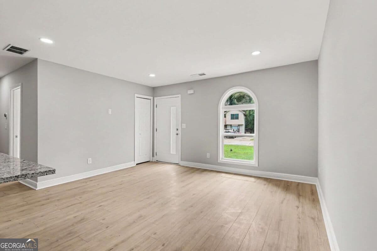 3 bedroom, 1 bathroom, 1,032 sq ft single family residence for sale at 6010 Fieldcrest Drive, Morrow, GA 30260 — photo 6