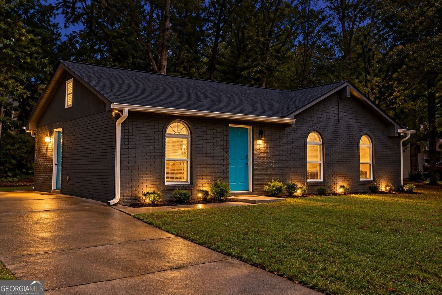 3 bedroom, 1 bathroom, 1,032 sq ft single family residence for sale at 6010 Fieldcrest Drive, Morrow, GA 30260