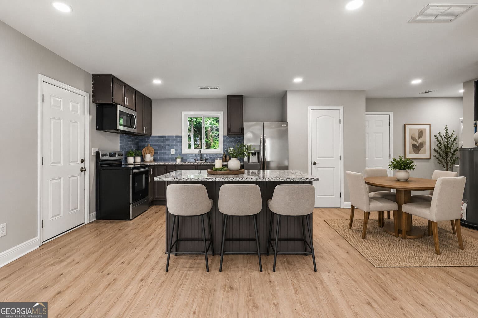 3 bedroom, 1 bathroom, 1,032 sq ft single family residence for sale at 6010 Fieldcrest Drive, Morrow, GA 30260 — photo 9