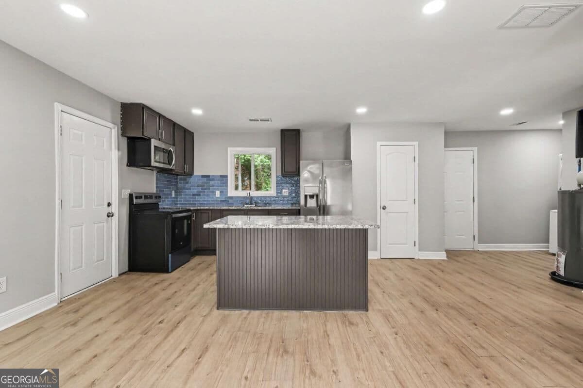 3 bedroom, 1 bathroom, 1,032 sq ft single family residence for sale at 6010 Fieldcrest Drive, Morrow, GA 30260 — photo 10