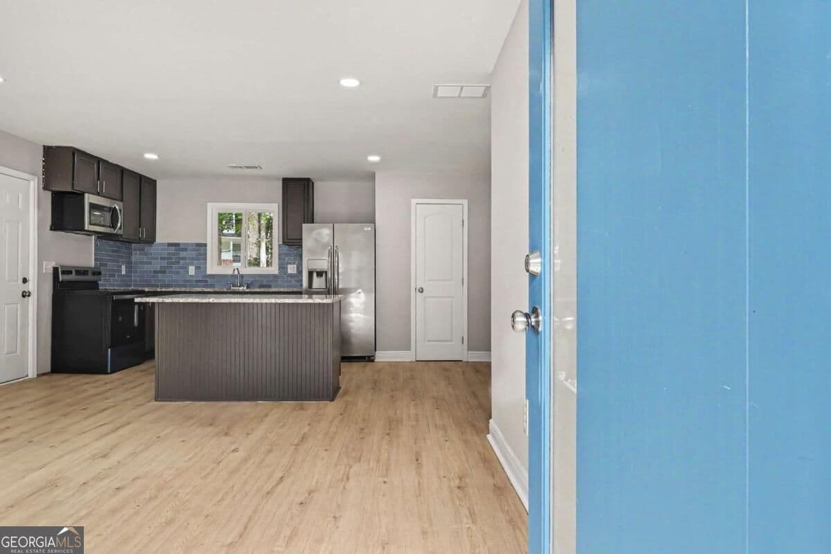 3 bedroom, 1 bathroom, 1,032 sq ft single family residence for sale at 6010 Fieldcrest Drive, Morrow, GA 30260 — photo 4