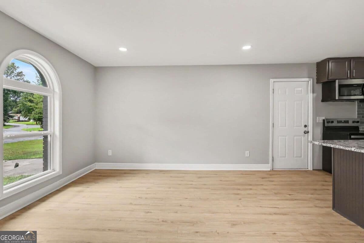 3 bedroom, 1 bathroom, 1,032 sq ft single family residence for sale at 6010 Fieldcrest Drive, Morrow, GA 30260 — photo 8