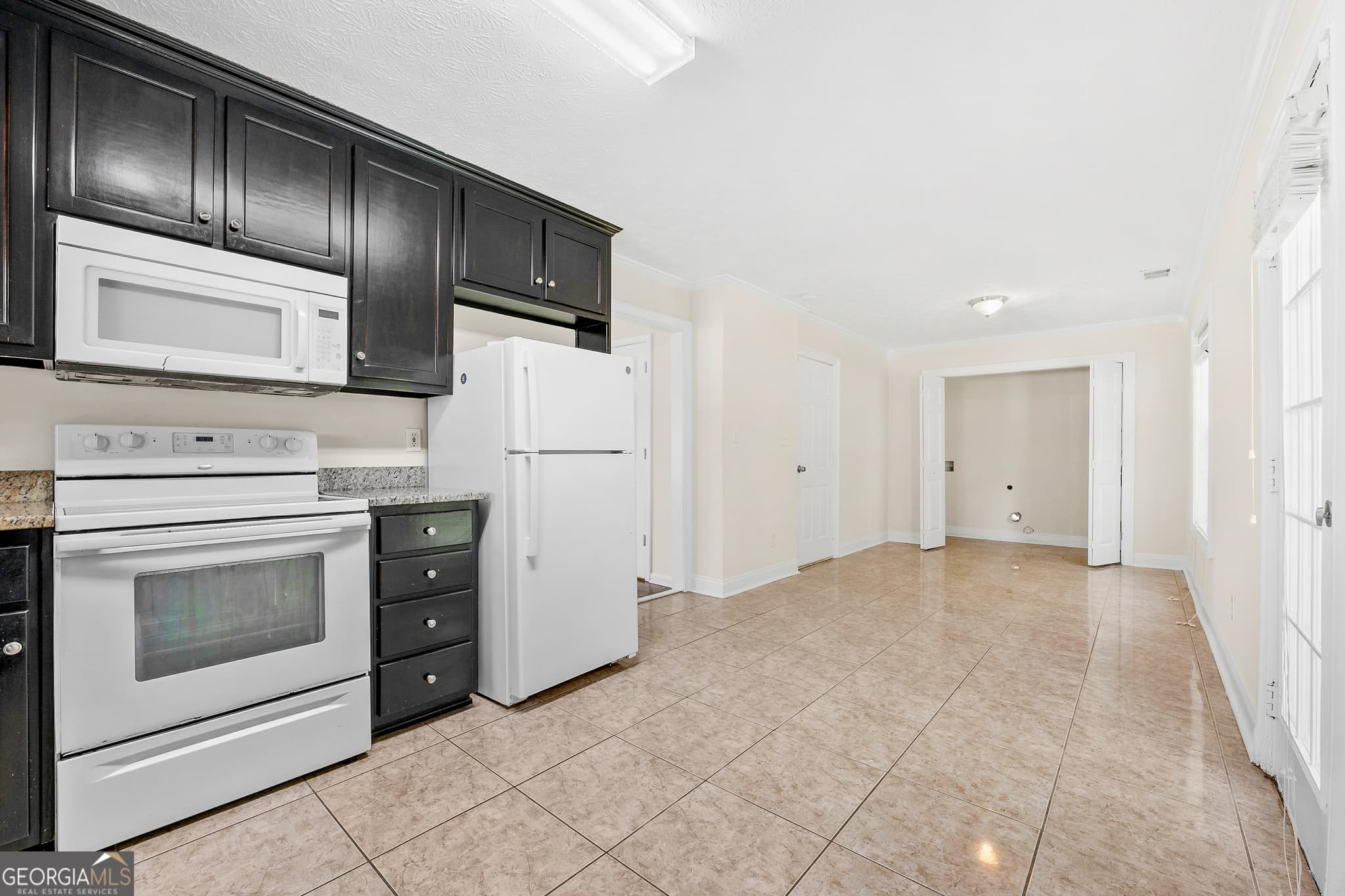 3 bedroom, 2.5 bathroom, 1,620 sq ft single family residence for sale at 125 Bay Court Drive, Stockbridge, GA 30281 — photo 6