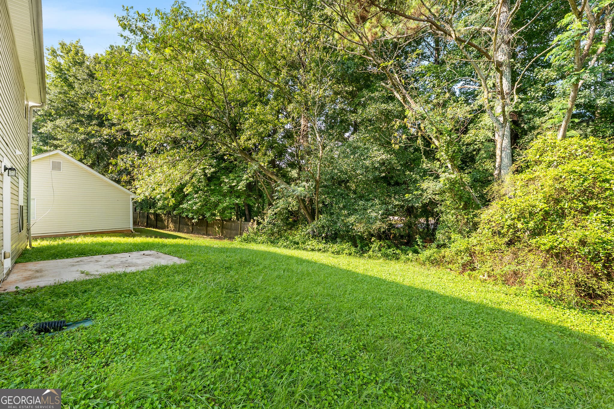 3 bedroom, 2.5 bathroom, 1,620 sq ft single family residence for sale at 125 Bay Court Drive, Stockbridge, GA 30281 — photo 3