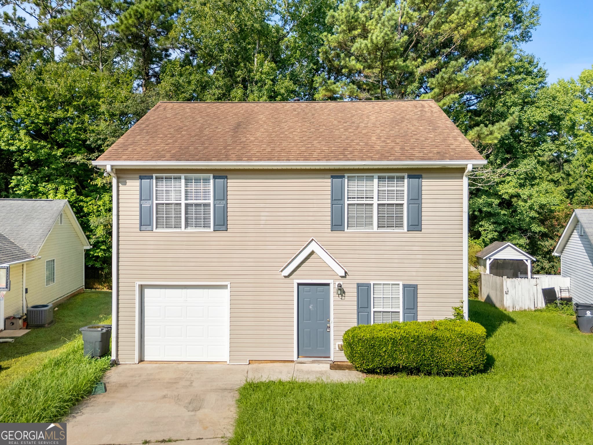 3 bedroom, 2.5 bathroom, 1,620 sq ft single family residence for sale at 125 Bay Court Drive, Stockbridge, GA 30281 — photo 1 of 27