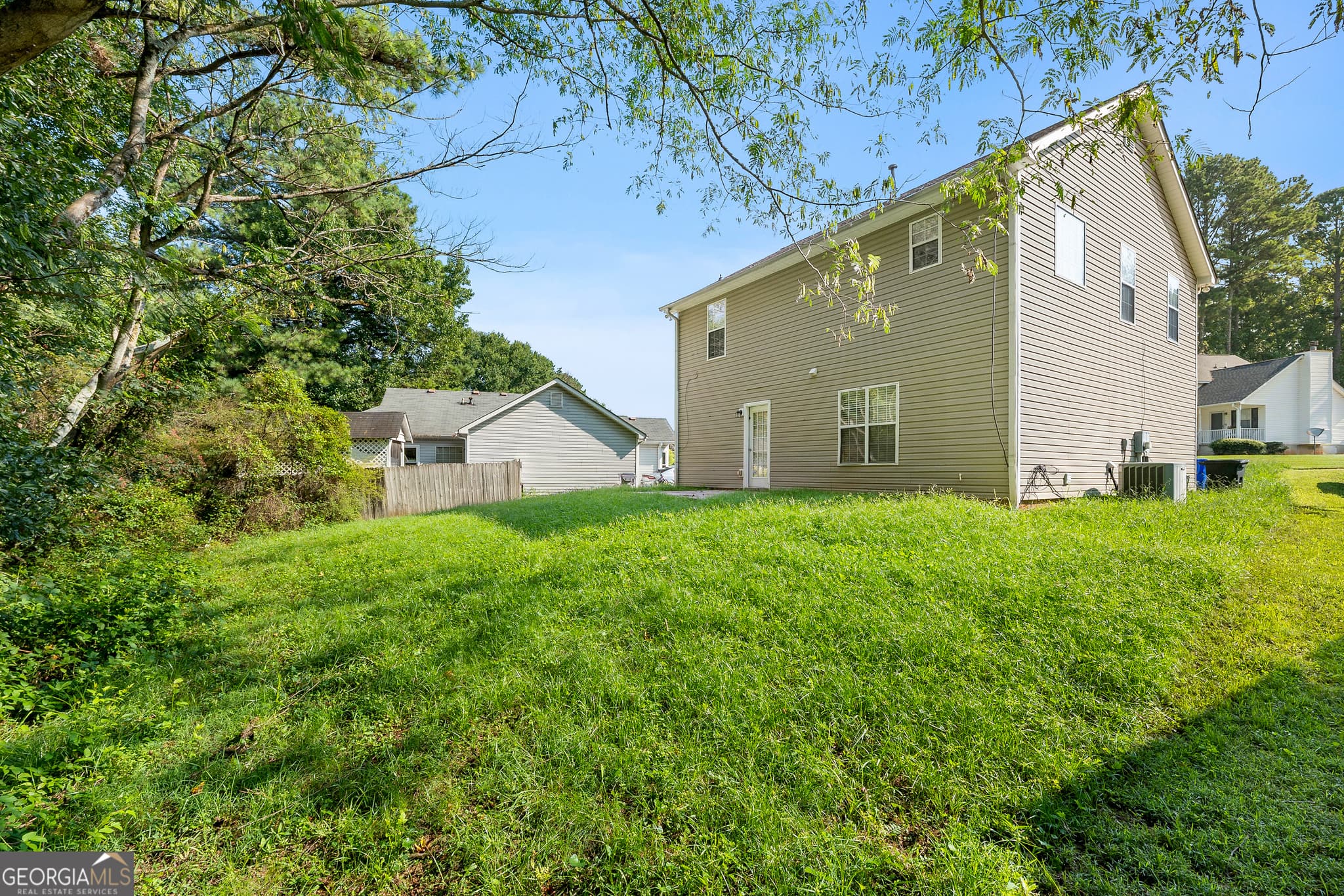 3 bedroom, 2.5 bathroom, 1,620 sq ft single family residence for sale at 125 Bay Court Drive, Stockbridge, GA 30281 — photo 4