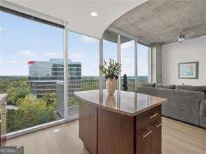 1 bedroom, 1 bathroom, 813 sq ft condominium for sale at 3300 Windy Ridge Parkway 1207, Atlanta, GA 30339 — photo 7