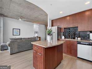 1 bedroom, 1 bathroom, 813 sq ft condominium for sale at 3300 Windy Ridge Parkway 1207, Atlanta, GA 30339 — photo 8