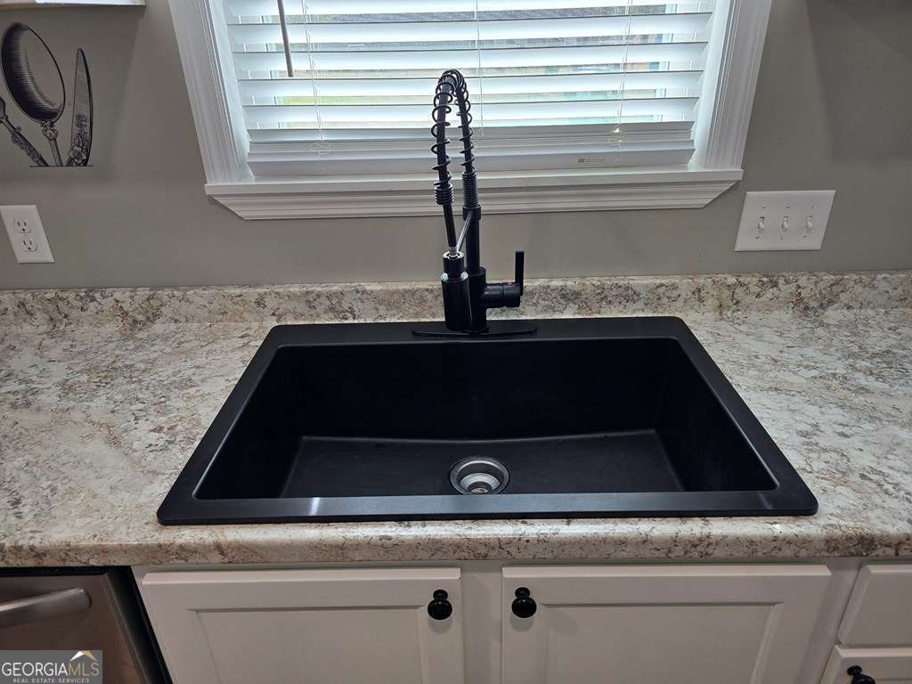 3 bedroom, 2 bathroom, 1,242 sq ft single family residence for sale at 153 Clare Road, Fitzgerald, GA 31750 — photo 6