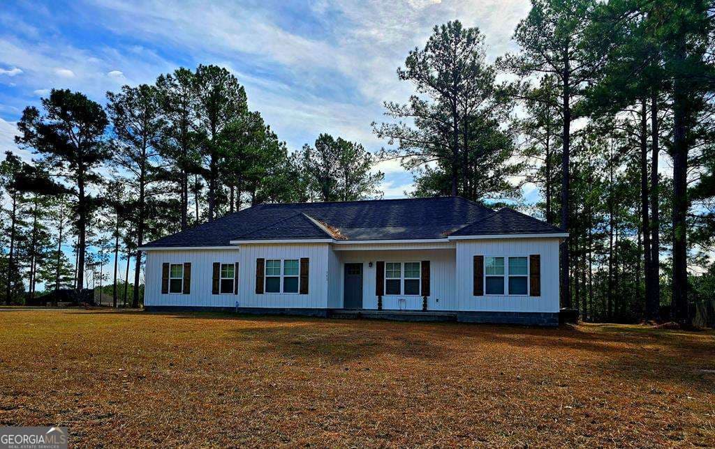 3 bedroom, 2 bathroom, 1,242 sq ft single family residence for sale at 153 Clare Road, Fitzgerald, GA 31750 — photo 1 of 27