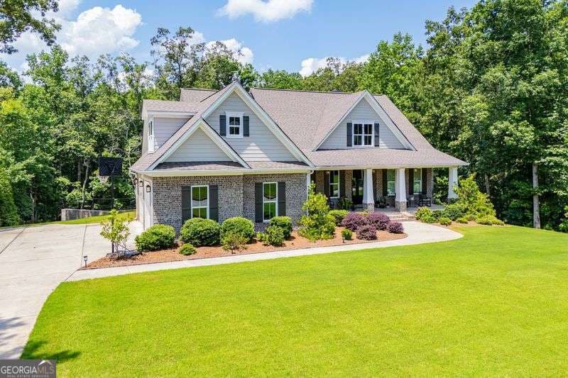 5 bedroom, 4.5 bathroom, 4,429 sq ft single family residence for sale at 7503 Elderberry Drive, Douglasville, GA 30135 — photo 2