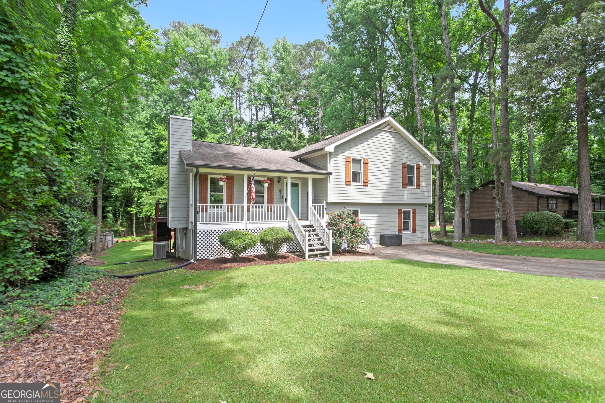4 bedroom, 3 bathroom, 2,438 sq ft single family residence sold at 5627 Pinedale Circle, Sugar Hill, GA 30518