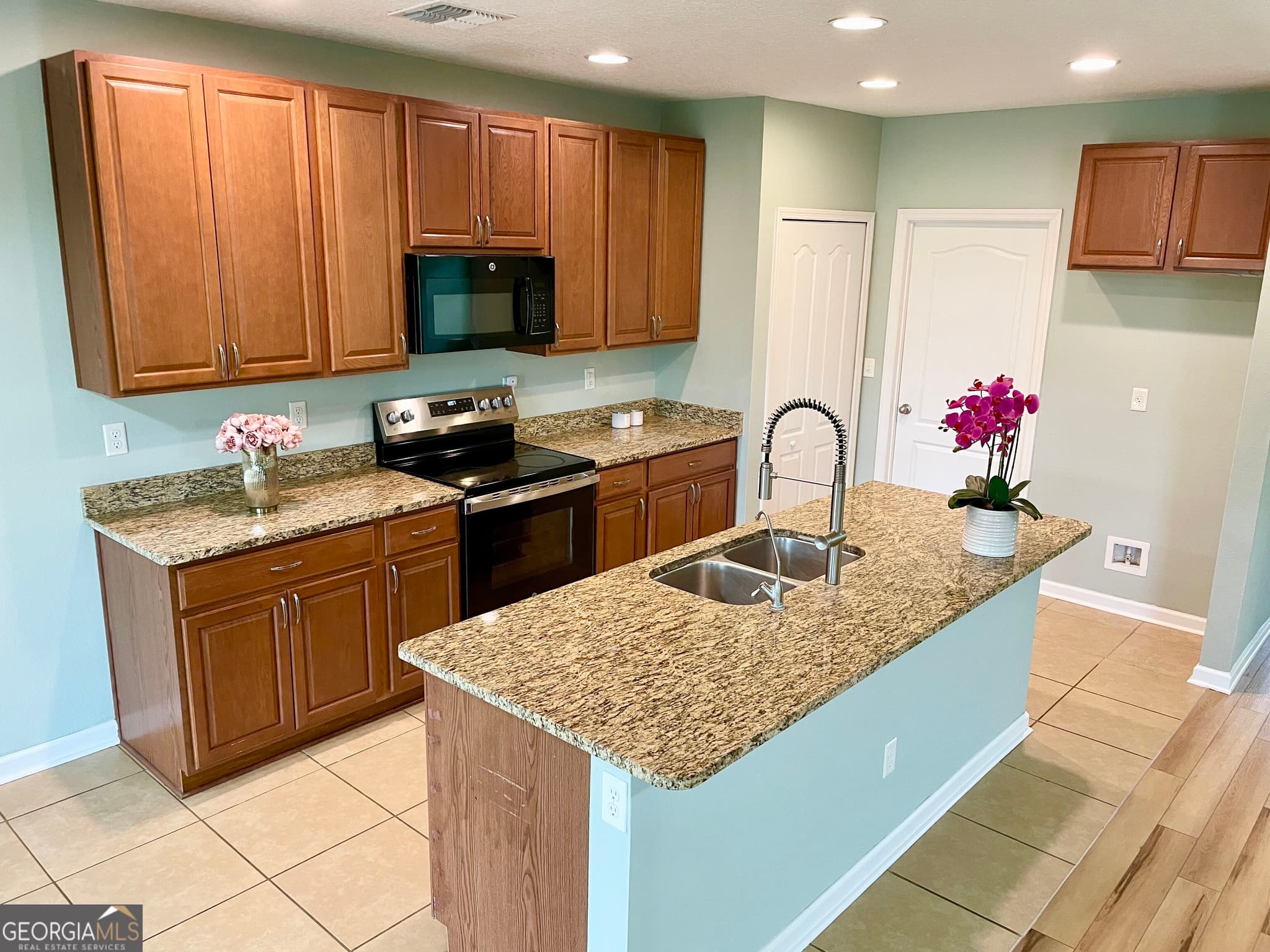 3 bedroom, 2 bathroom, 1,632 sq ft single family residence for sale at 401 Soncel Drive, Kingsland, GA 31548 — photo 3
