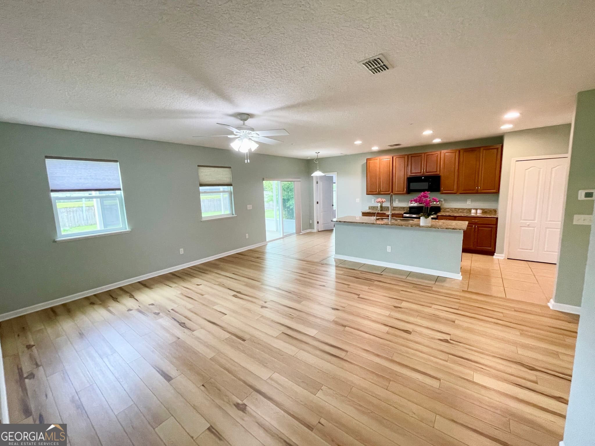 3 bedroom, 2 bathroom, 1,632 sq ft single family residence for sale at 401 Soncel Drive, Kingsland, GA 31548 — photo 5