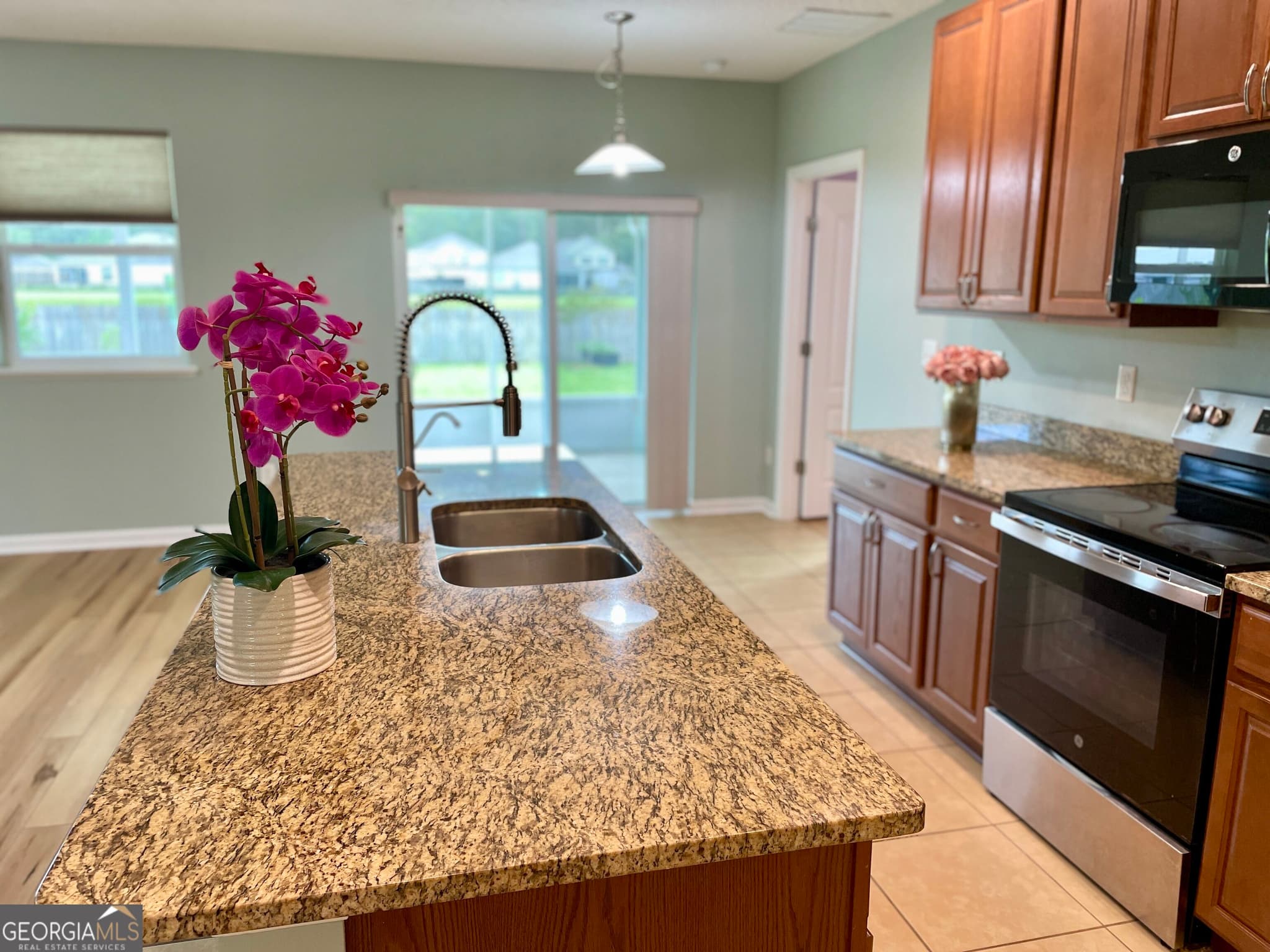 3 bedroom, 2 bathroom, 1,632 sq ft single family residence for sale at 401 Soncel Drive, Kingsland, GA 31548 — photo 4