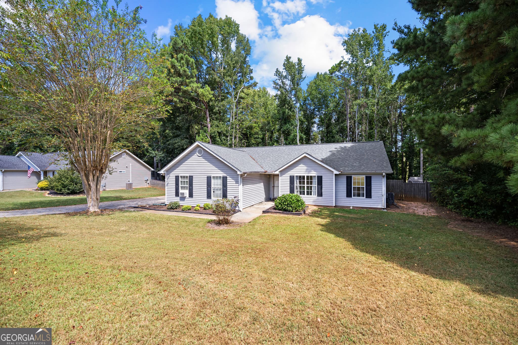 3 bedroom, 2 bathroom, 1,115 sq ft single family residence for sale at 185 Hayward Bishop Way, Senoia, GA 30276 — photo 2