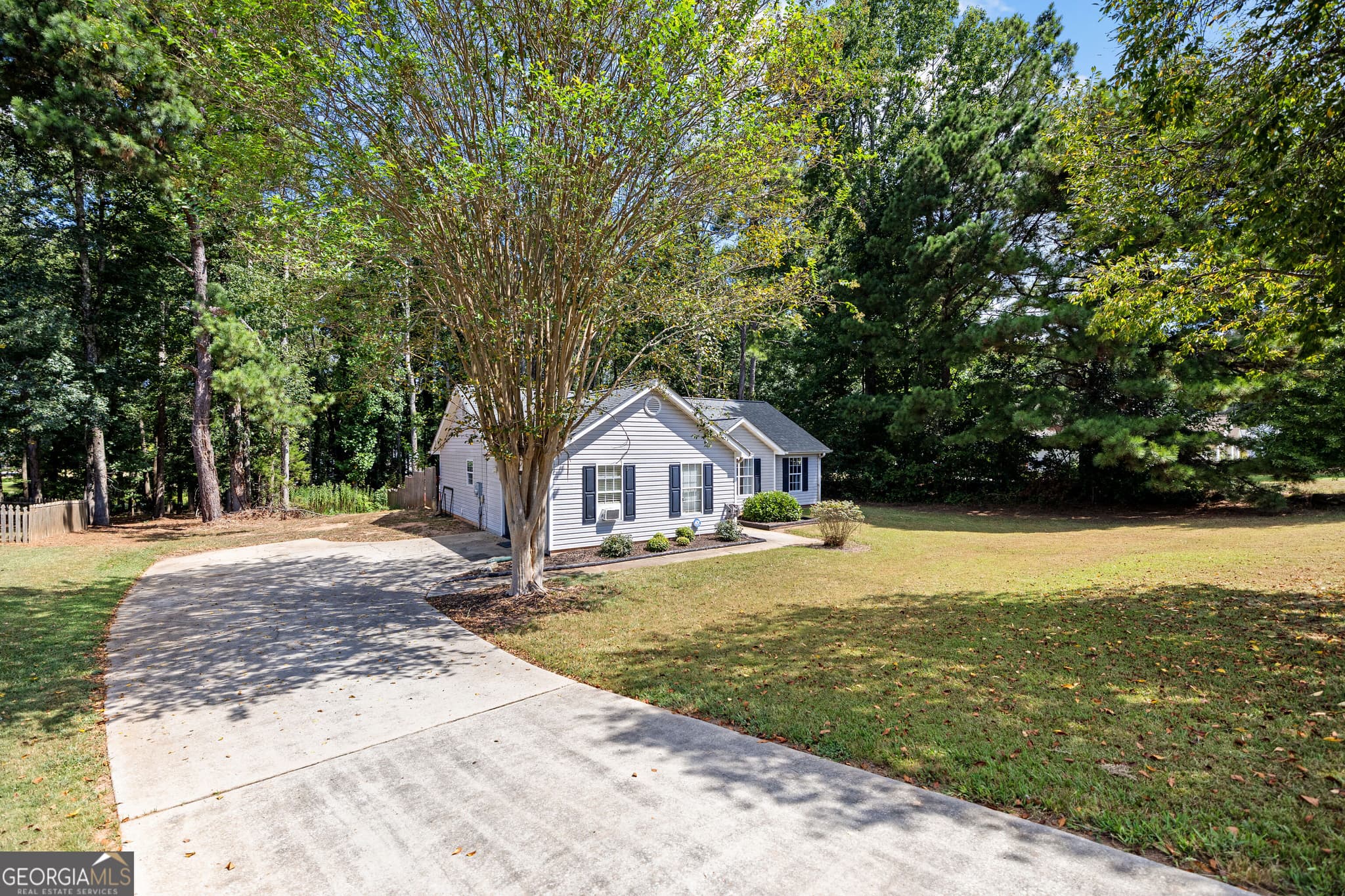 3 bedroom, 2 bathroom, 1,115 sq ft single family residence for sale at 185 Hayward Bishop Way, Senoia, GA 30276 — photo 3