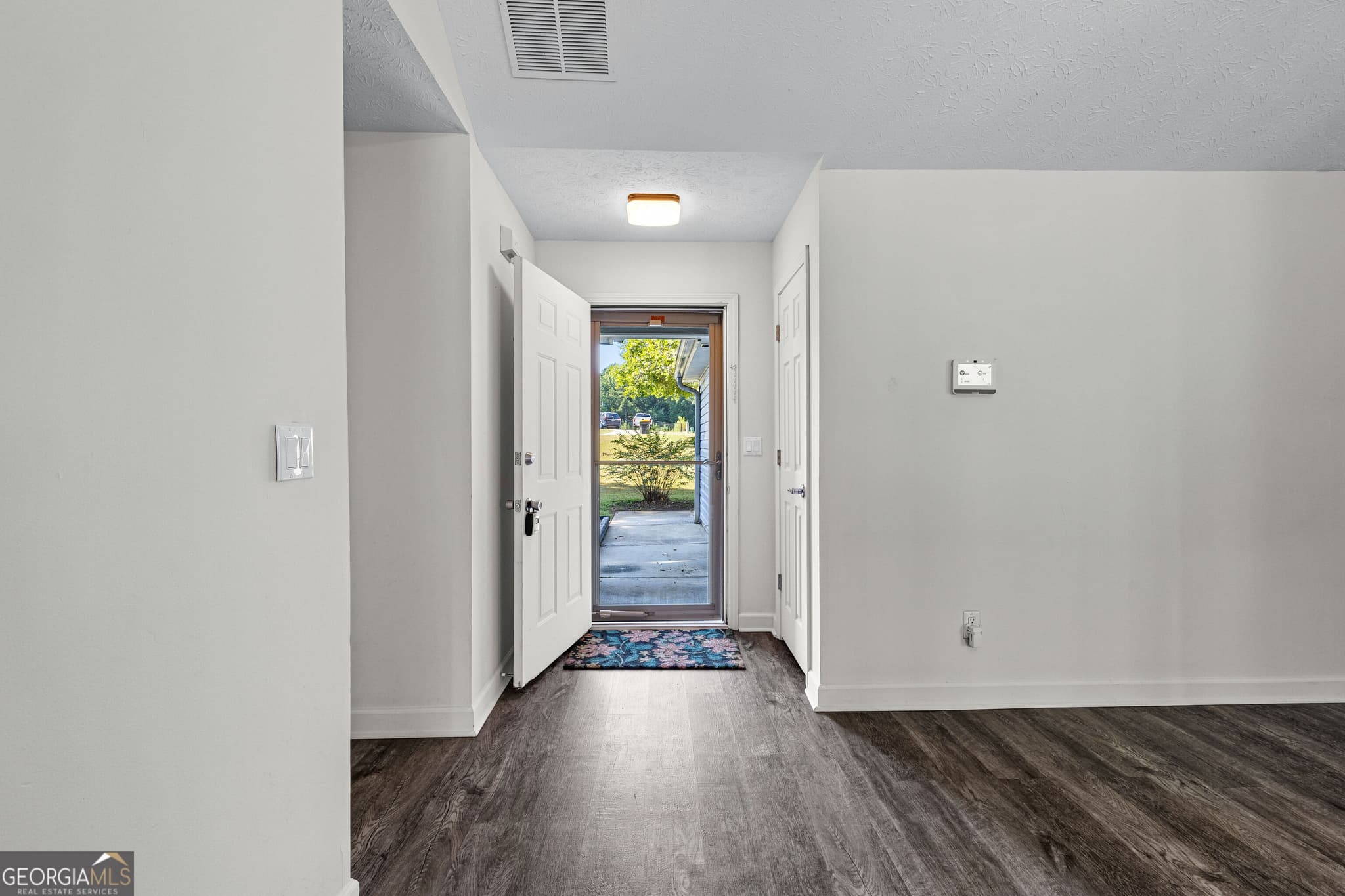 3 bedroom, 2 bathroom, 1,115 sq ft single family residence for sale at 185 Hayward Bishop Way, Senoia, GA 30276 — photo 4