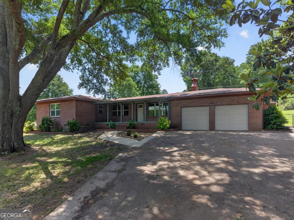 3 bedroom, 2 bathroom, 1,580 sq ft single family residence for sale at 201 Cove Access Road, Talladega, AL 35160