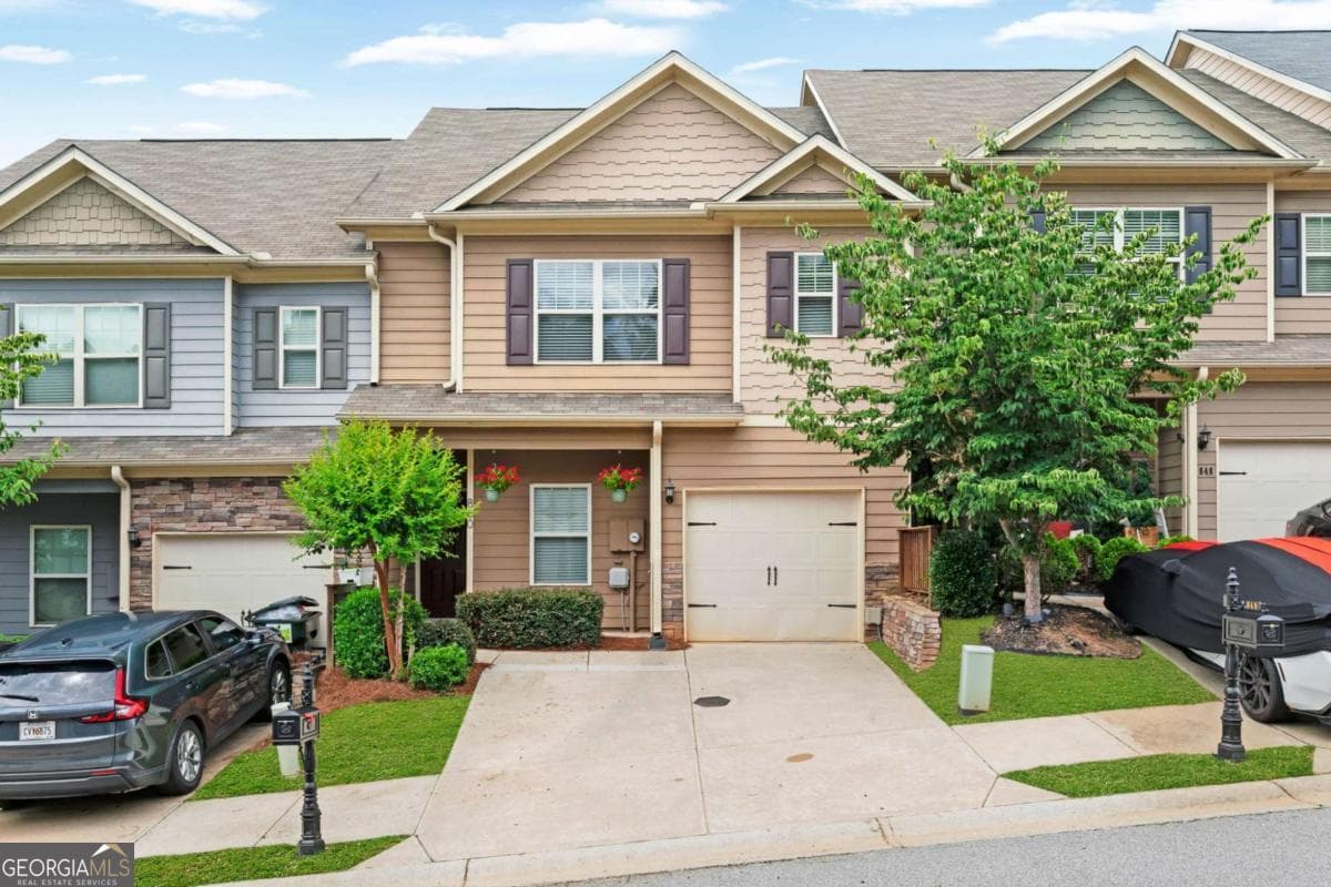 3 bedroom, 2.5 bathroom, 1,635 sq ft townhouse for sale at 850 Ash Street, Canton, GA 30114 — photo 1 of 33