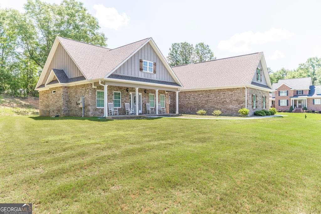 4 bedroom, 3 bathroom, 2,800 sq ft single family residence for sale at 374 Carrick Way, Macon, GA 31210 — photo 2