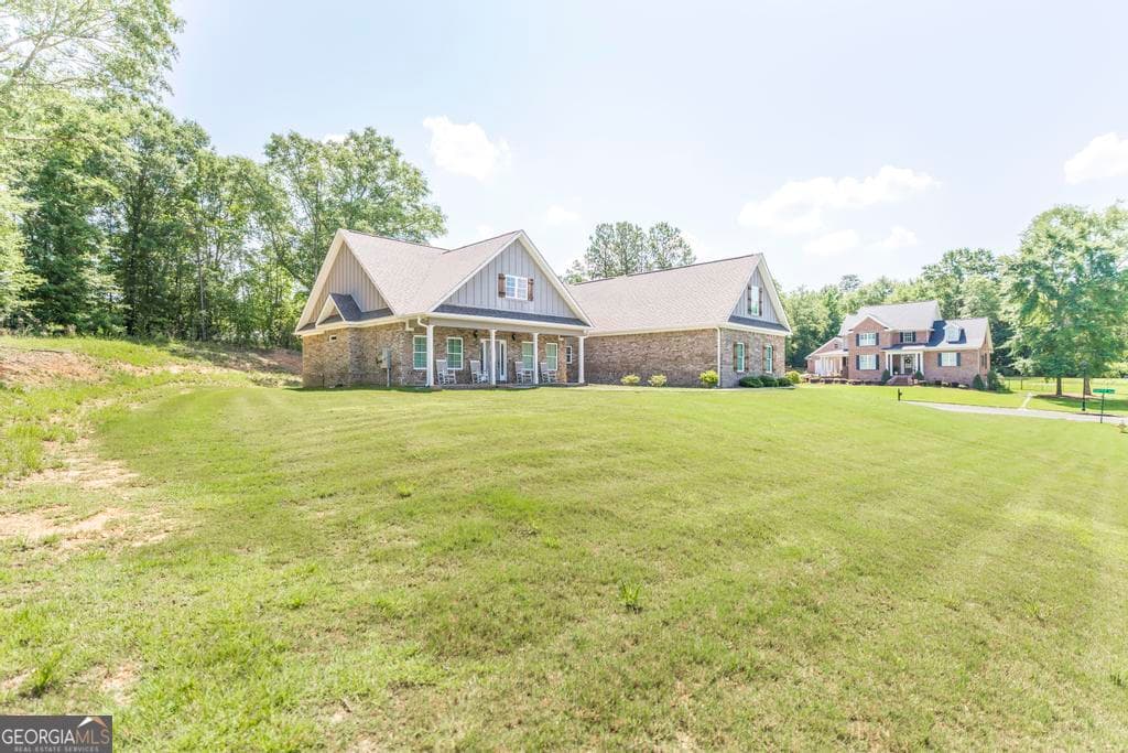 4 bedroom, 3 bathroom, 2,800 sq ft single family residence for sale at 374 Carrick Way, Macon, GA 31210