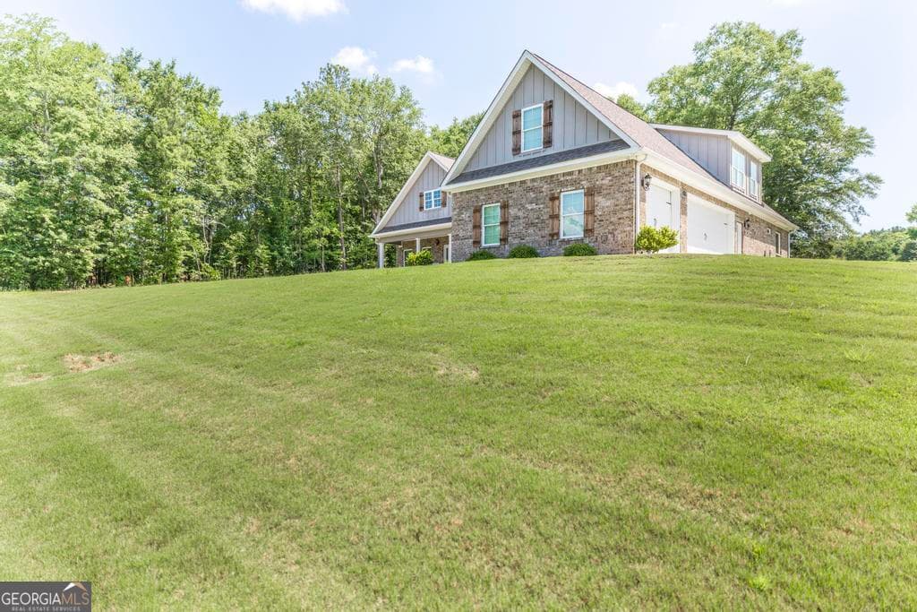 4 bedroom, 3 bathroom, 2,800 sq ft single family residence for sale at 374 Carrick Way, Macon, GA 31210 — photo 4