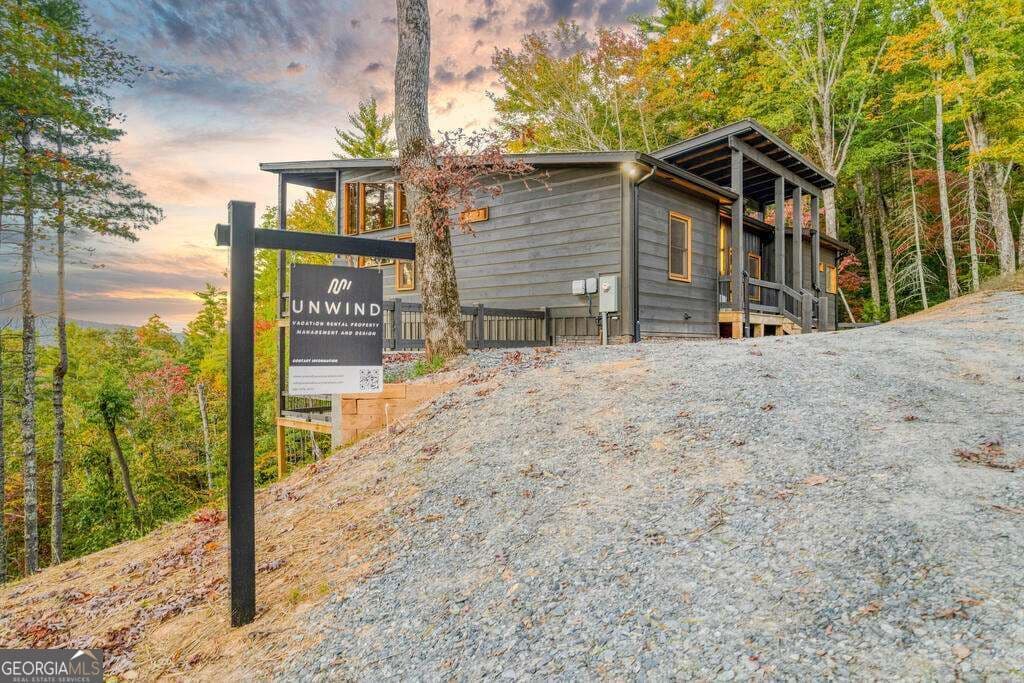 4 bedroom, 4 bathroom, 2,858 sq ft cabin,single family residence for sale at 25 Quail Hollow, Epworth, GA 30541 — photo 4